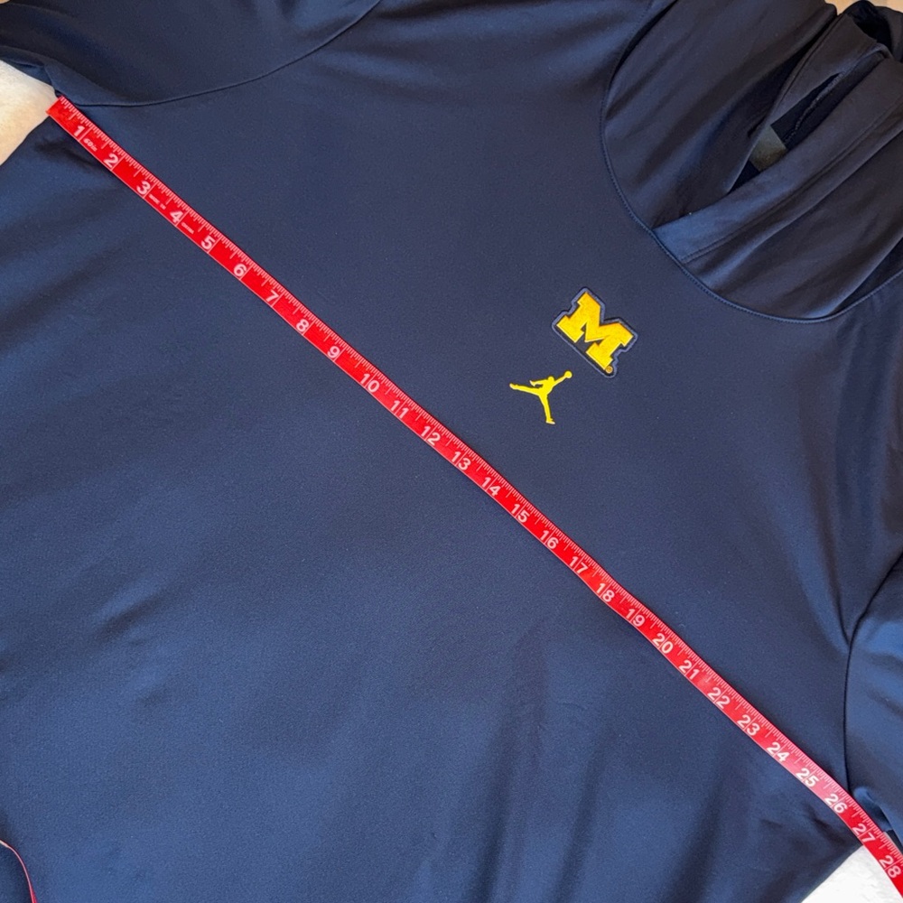 Men’s ~Jordan ~ University of Michigan DRI-FIT Hoodie with logo - Picture 9 of 16